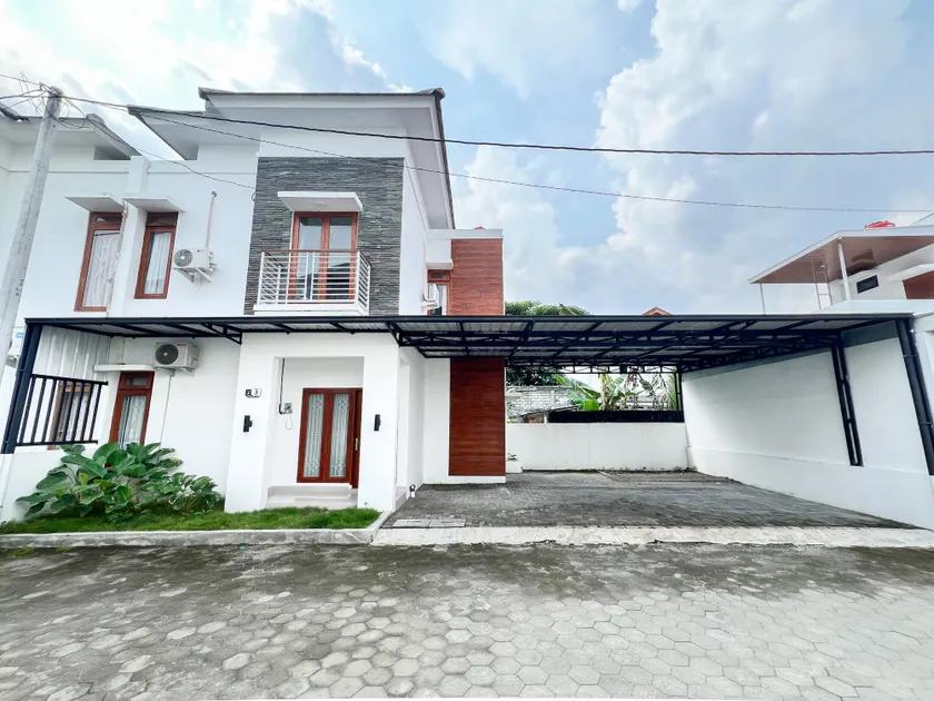 Grand Kalasan Homestay Jogja - Image 1