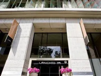 Lanchid 19 Design Hotel - Image 1
