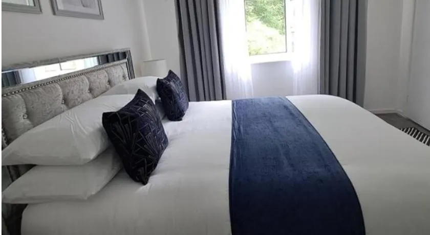 Three Bedroom Apartment - Image 1