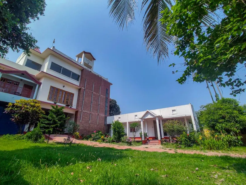 Azalia Garden Cafe & Homestay - Image 1
