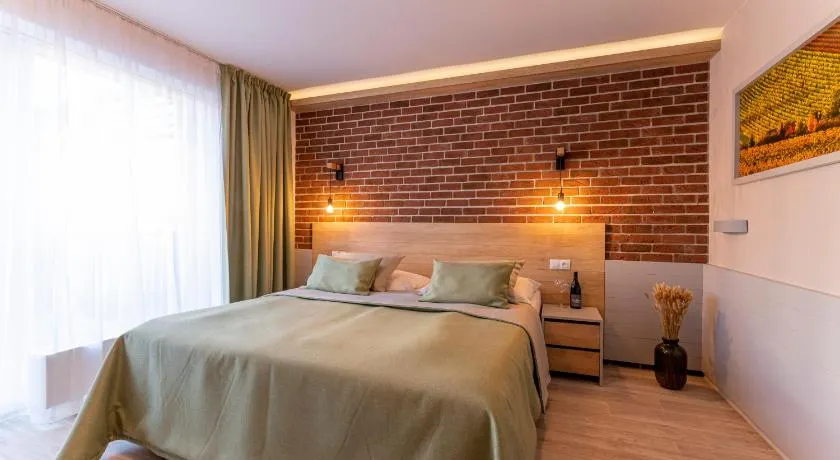Hotel Aqualand Inn - Image 1
