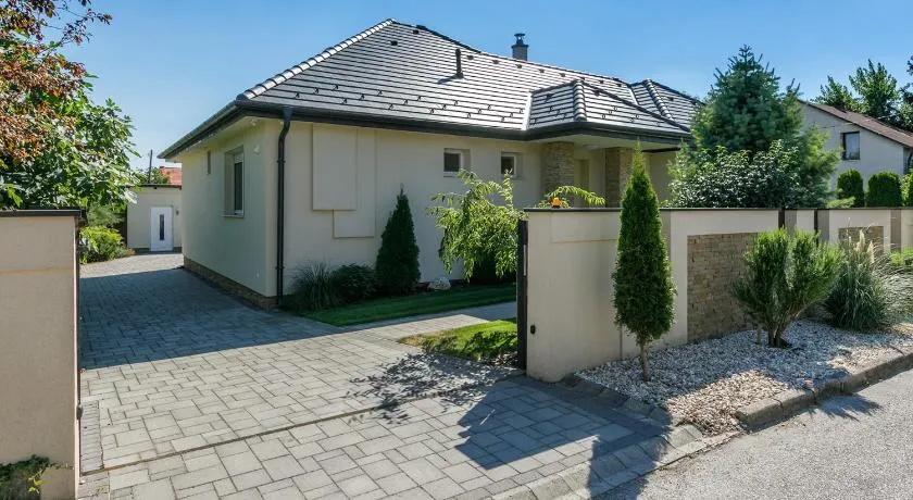 Kendosz Apartman - Image 1