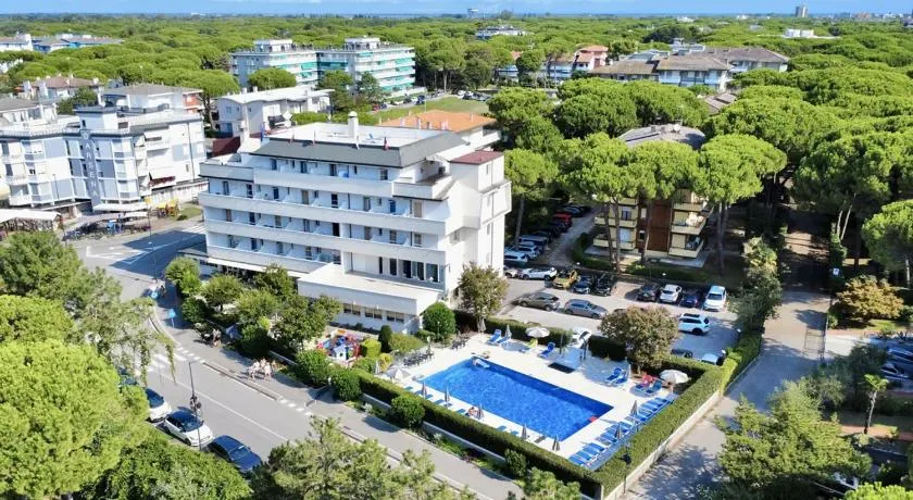 Hotel Old River - Image 1