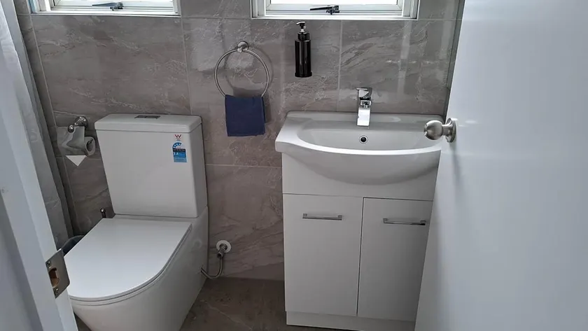 2 Double Beds, 3 Single Beds, and 2 Sofa Beds Serviced Studio - Image 1