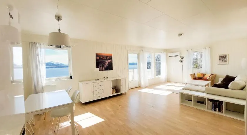 Destination Senja - Vangsvik - Image 1