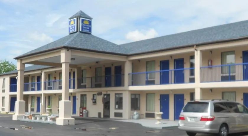 Executive Inn & Suites - Covington - Image 1