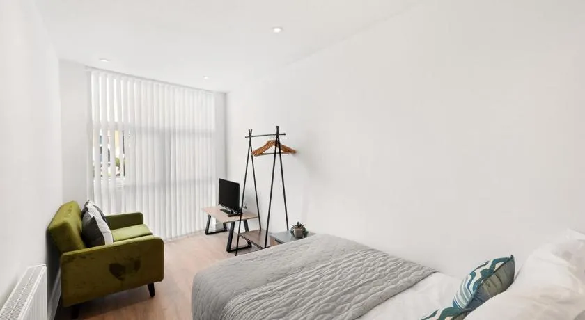 Stylish 2BR Apartment Near Beckenham Station - Image 1