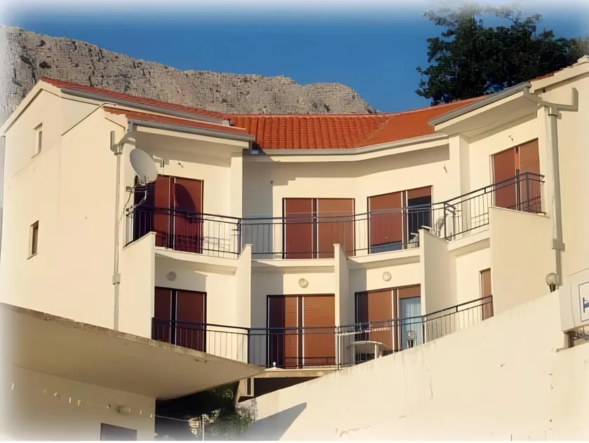 Caleta Seaview Suites - Pool & Jacuzzi - Image 1