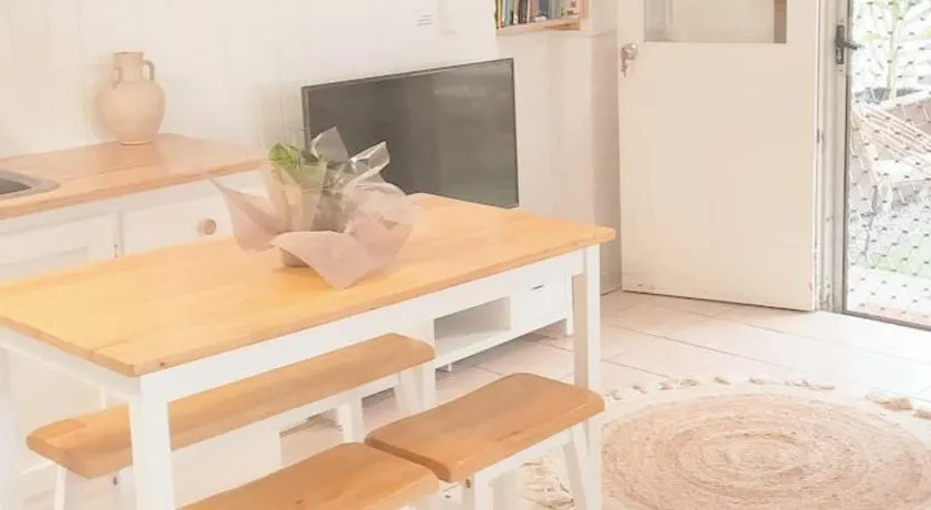 Entire Guest Suite - beach is 1 and half km - Pets Welcome - Image 1