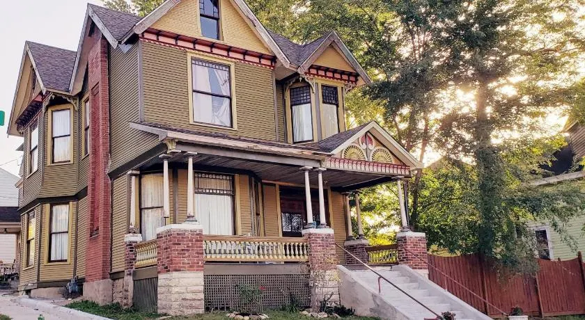 The Eleanor Davis House & Pool - Image 1