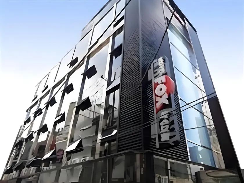 Fox Hotel - Image 1
