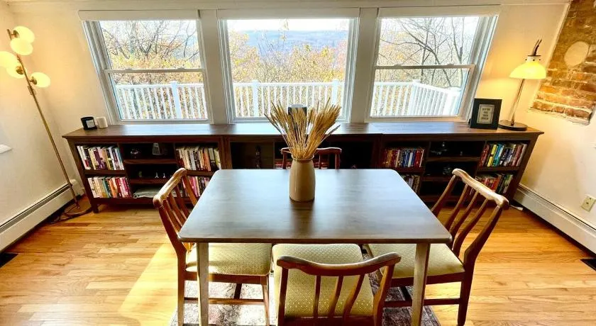 Cozy 3BR Home - Hudson Valley views near Woodbury Commons - Image 1