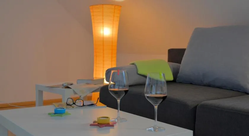 flat2let Apartment 8 - Image 1