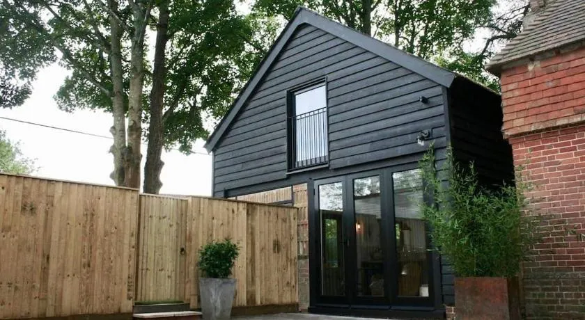 The Post Barn, beautiful barn conversion 10mins from Winchester - Image 1