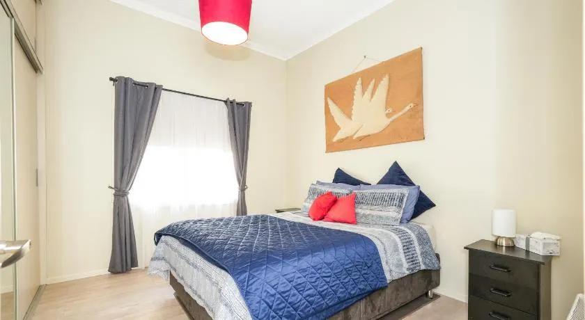 Brunswick Melbourne-Cosy Room-Great location - Image 1