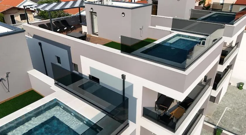 K1-Penthouse with sea view and heated pool - Image 1