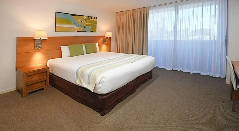 Luxury Resort Hotel Room Urangan Marina Precinct - Image 1