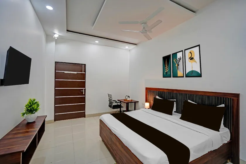 Hotel O Sector 110 Noida Formerly Luv Kush Tower Bhangel - Image 1