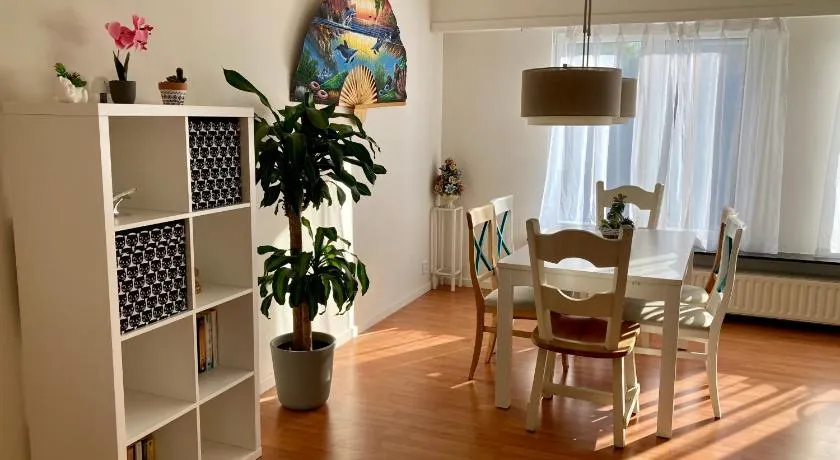 Charming Sunny 100m2 Entire Apartment with 2 bedrooms - Image 1