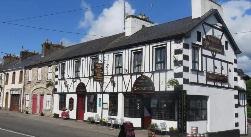 Riverside Guesthouse - Image 1