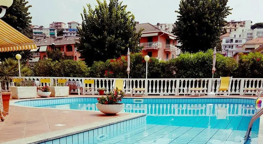 Hotel Arcobaleno - Image 1