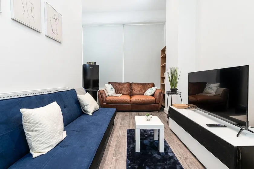 Deluxe 2 Bedroom Apartment In City Centre - Image 1