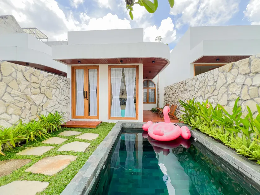 Among Villa - Image 1