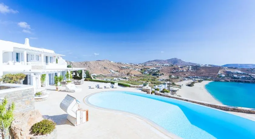 Beachfront Luxury Villa Santa Barbara - Image 1
