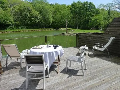 La Suite du Pêcheur balnéo et terrasse privative Entre terre et mer Chut le Bonheur y est caché ! - Image 1