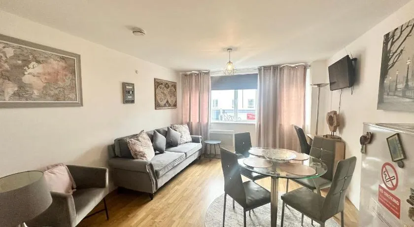 London Bridge apartment - Image 1