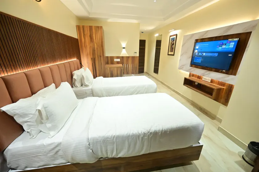 Hotel Vishwam Residency - Image 1