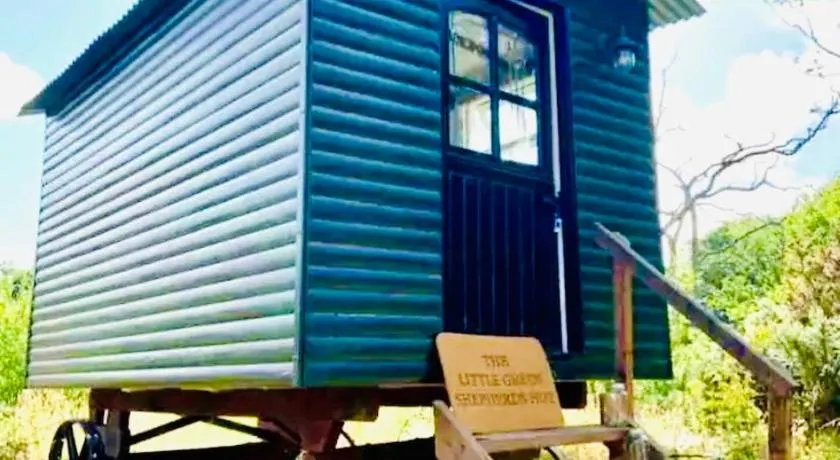 The Little Green Shepherds Hut - Image 1
