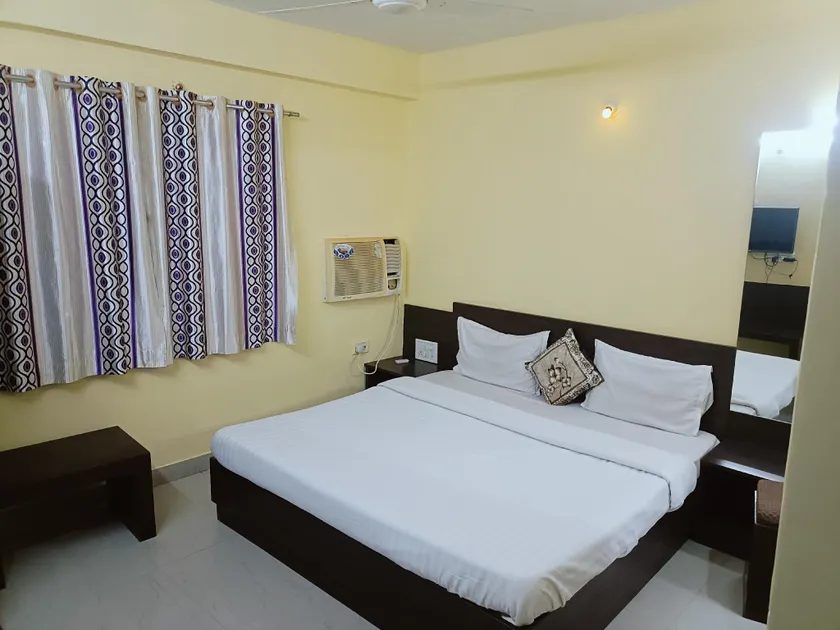 Hotel Gopi Vallabh 966o9o1oo6 150mtr from shreenathji temple only By SK - Image 1