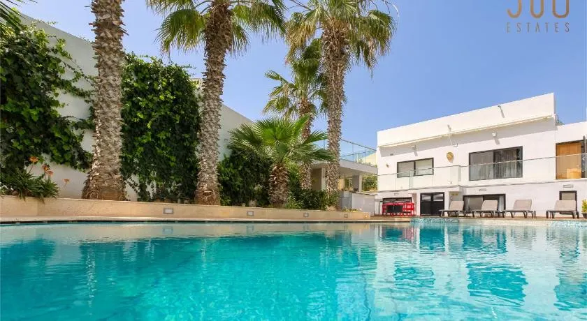 Spacious 4BR Villa with Private pool, parking & BBQ by 360 Estates - Image 1