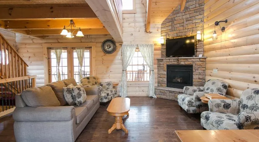 Hummingbird Haven Cabin by Amish Country Lodging - Image 1