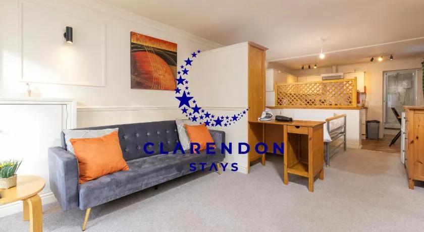 Cozy Studio Apartment Kenilworth, Free Parking, WIFI, Smart TV - Image 1