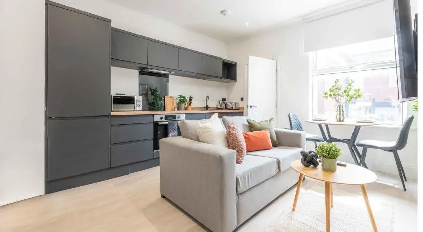 Trendy 1 Bedroom Flat near Leeds City with Free Parking, Ideal for Contractors & Long Stays - NordStay - Image 1