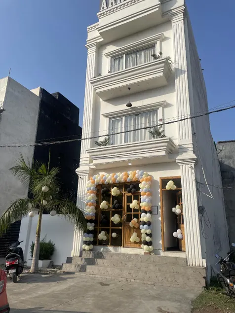 Hotel Arrow 19 - Image 1