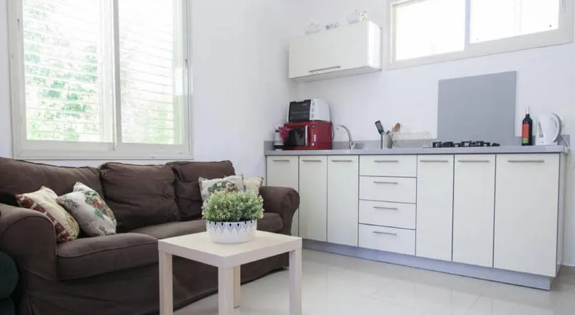 Alona's Apartments - Image 1