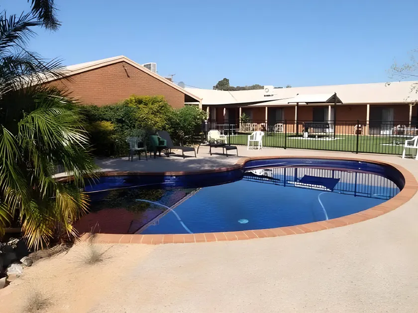 Ashleigh Court Motor Inn - Image 1