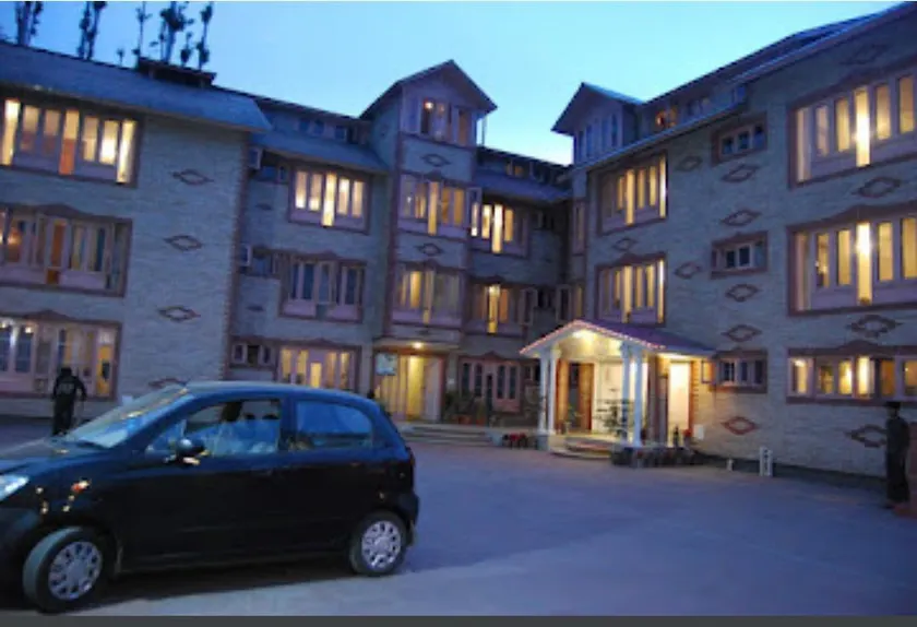 HOTEL STERLING - Image 1