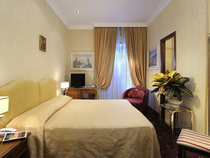Siviglia Hotel - Image 1