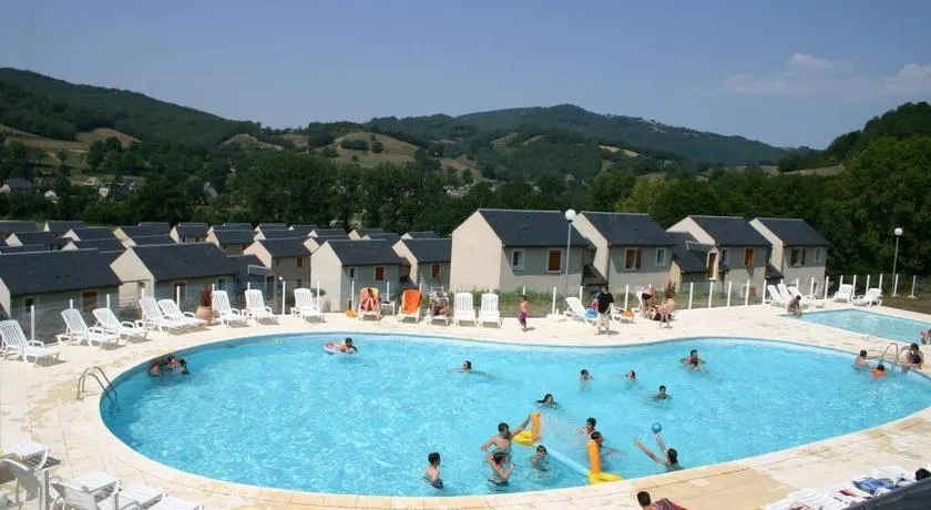 T 2 Dans village vacances 3 étoiles à Saint Geniez 1 piscines 43 - Image 1