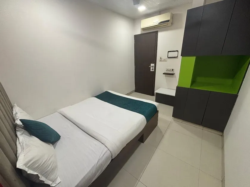 Hotel Silver Shine - Image 1