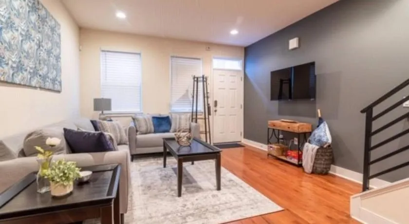 Beautiful Lux 4 Bedroom*Near PENN/CHOP*Roof Deck - Image 1