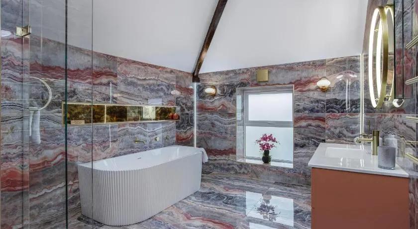 Swish Luxury Holiday Apartments 2 - Image 1