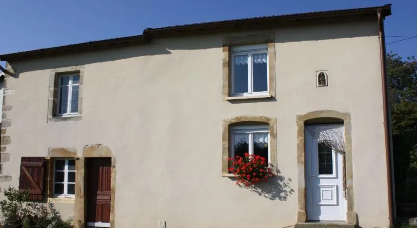 Maison de charme près de Neufchâteau avec jardin, terrasse et jeux extérieurs - Image 1