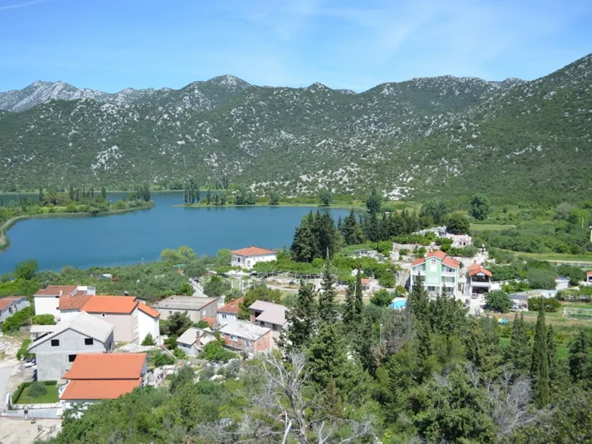 Holiday Home in Peracko Blato Near Lake - Image 1