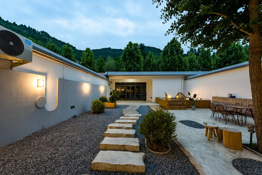 Huazhu Luxury Peach Blossom Ridge Homestay - Image 1