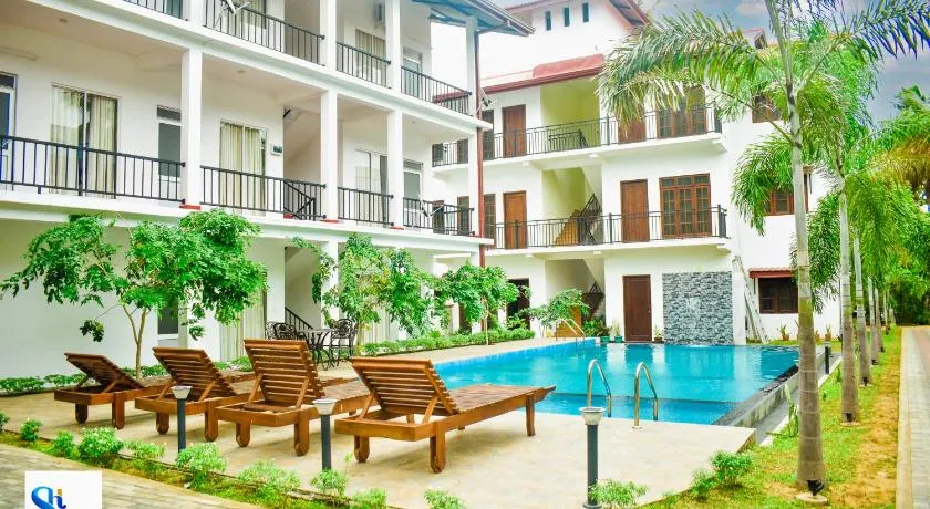 Hotel Summer Haven - Image 1